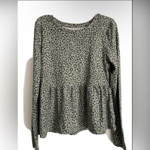 Sweet tea’s by Pink Rose girls top. Size: small. Color:chute green leopard.